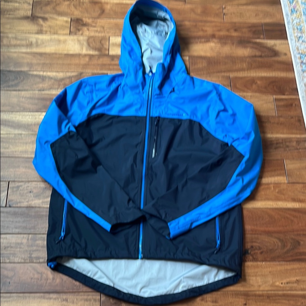 Endura cycling jacket in excellent condition with no signs of wear. Never worn.